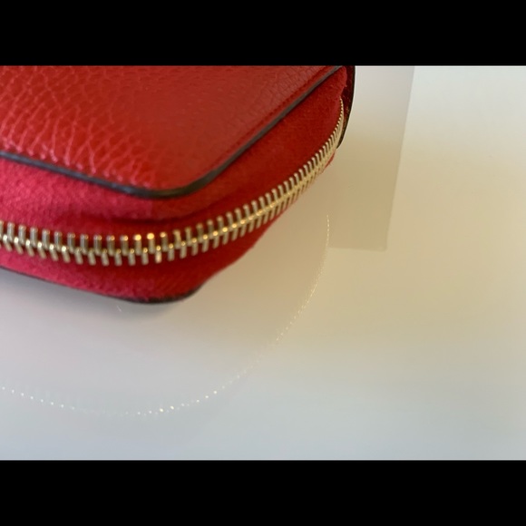 Authentic Gucci Wallet Zip Red Pebbled Leather GG - Picture 9 of 13